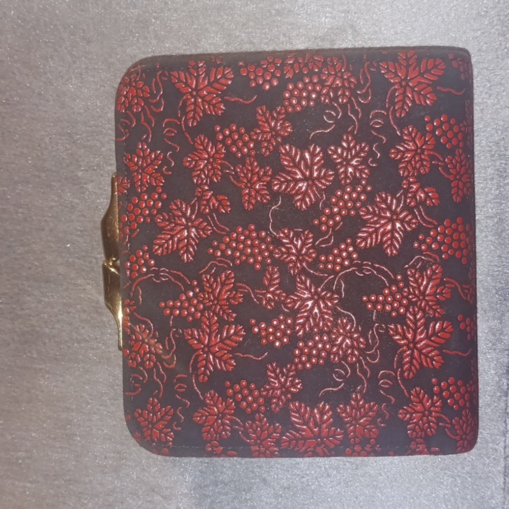 INDEN-YA Leather Bifold Kiss Lock Wallet 🍇